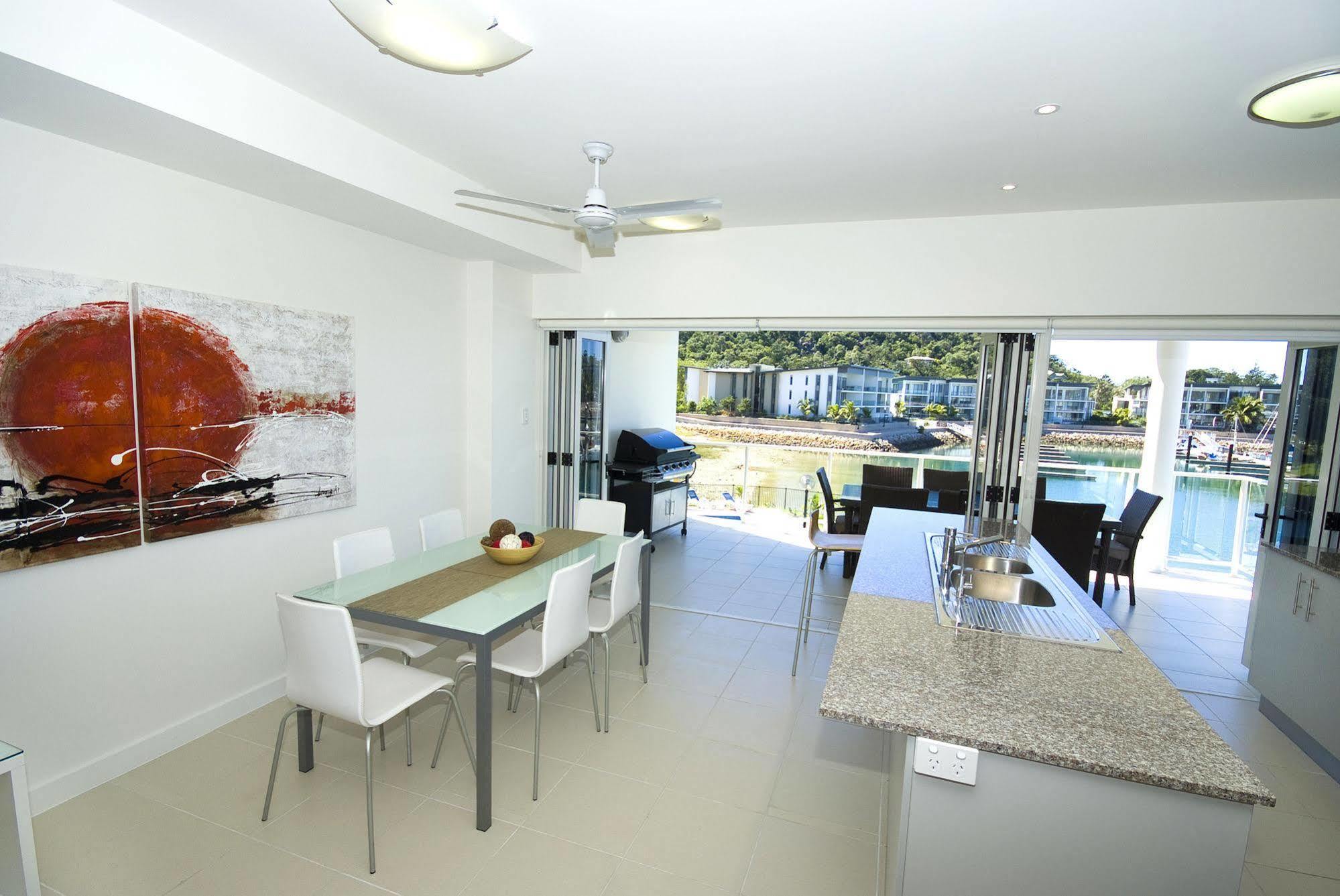Beachside Magnetic Harbour Apartments Nelly Bay Eksteriør bilde